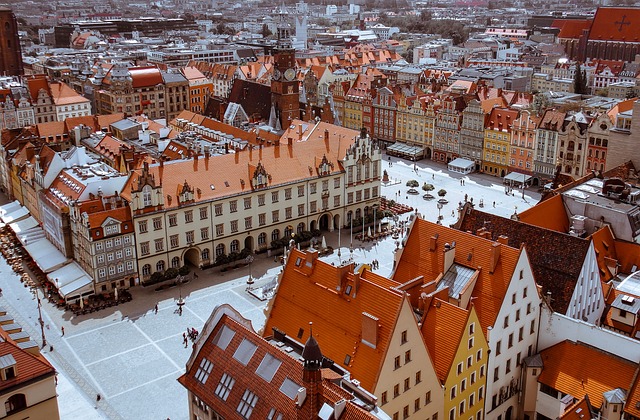 Analiza wpływu zjawiska wielkiej rezygnacji na rynek pracy w Polsce - 1 2025